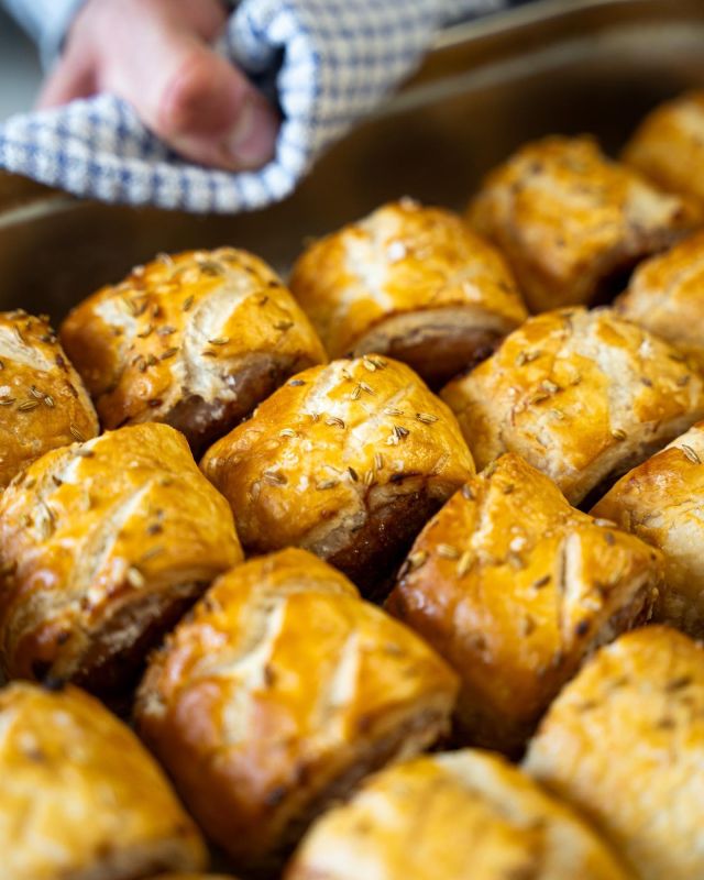 The classic AVO pork and fennel sausage roll. Famous amongst the workplaces of Cornwall! Have you been lucky enough to try one yet?! 

#cornishcatering #cateringincornwall